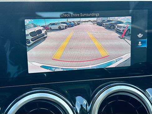 Used 2021 Mercedes-Benz GLB 250 image 13