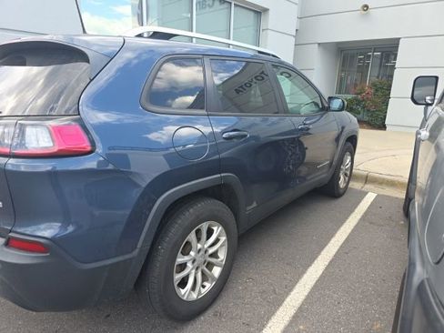 Used 2020 Jeep Cherokee Latitude w/ Cold Weather Group image 7