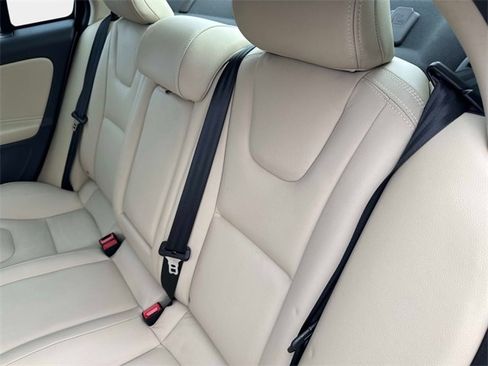 Used 2017 Volvo S60 T5 Inscription Platinum w/ Climate Package image 11