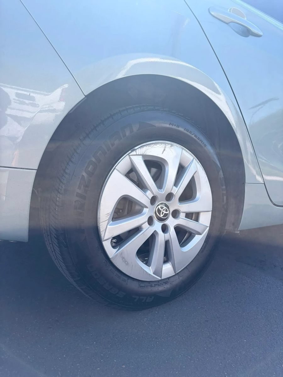 Used 2017 Toyota Prius Two w/ Carpet Mat Package FWD image 11