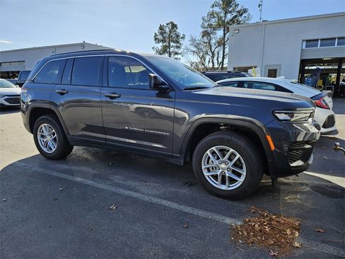 Used 2025 Jeep Grand Cherokee Laredo X w/ Luxury Tech Group I image 4