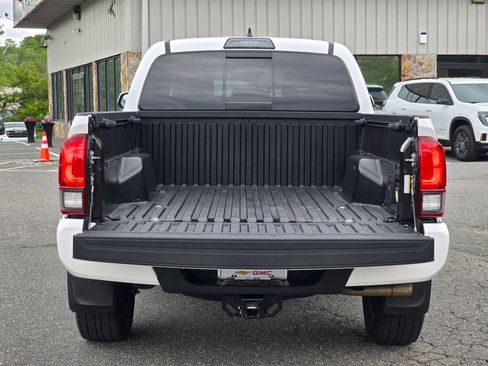 Used 2019 Toyota Tacoma TRD Sport AWD/4WD image 11