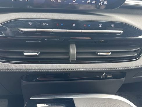 Used 2025 Buick Enclave Sport Touring image 31