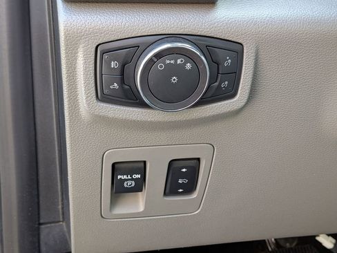 Used 2018 Ford F150 XLT w/ Equipment Group 302A Luxury AWD/4WD image 16