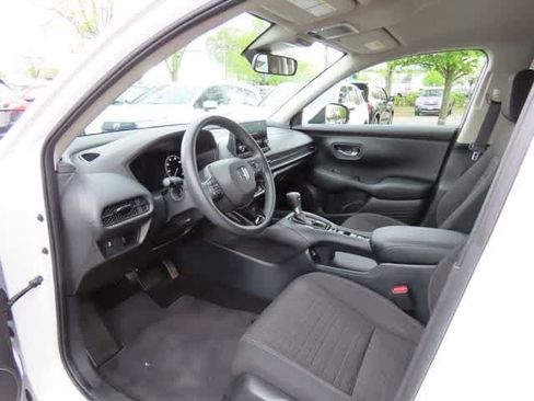 Used 2023 Honda HR-V LX image 2