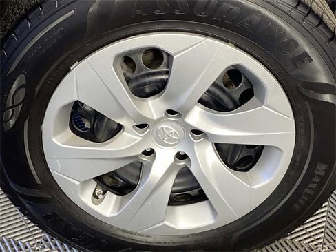 Used 2022 Toyota RAV4 LE image 28