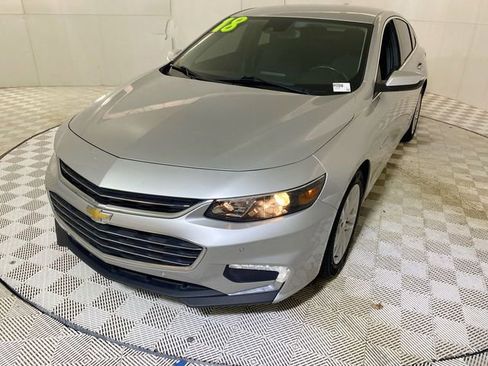 Used 2018 Chevrolet Malibu RS w/ Driver Confidence Package FWD image 11