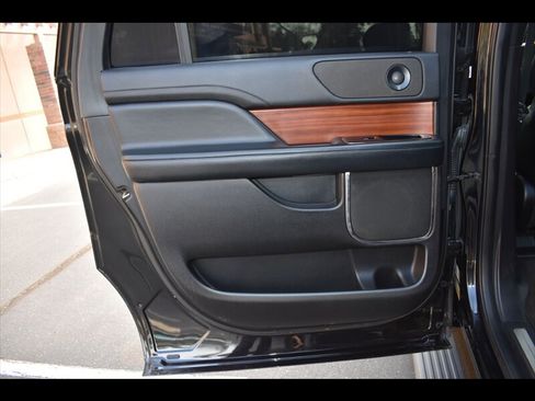 Used 2018 Lincoln Navigator L Select image 22