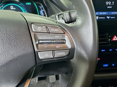 Used 2022 Hyundai Ioniq SE image 17