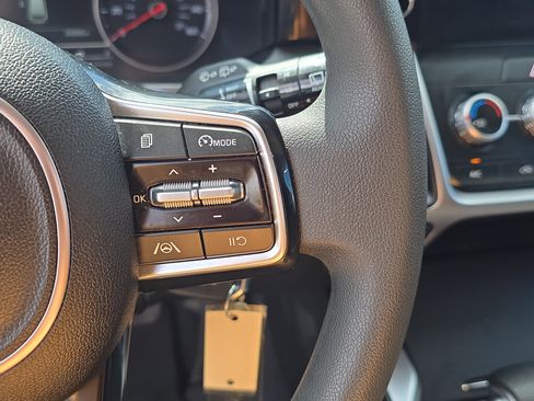 Certified 2023 Kia Sorento LX image 29