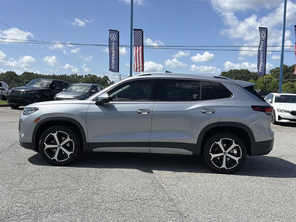 Certified 2025 Volkswagen Tiguan SE FWD image 20