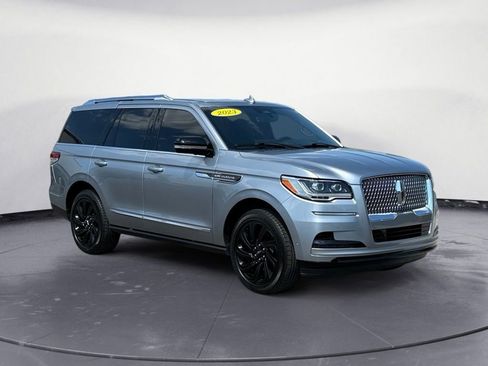 Used 2023 Lincoln Navigator Reserve AWD/4WD image 9