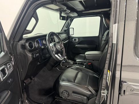 Used 2019 Jeep Wrangler Unlimited Sahara w/ Uconnect 4C Nav & Sound Group AWD/4WD image 17