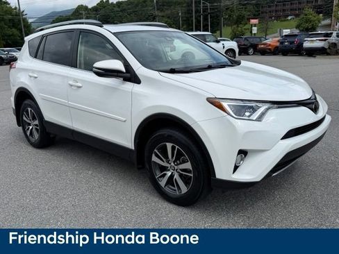 Used 2018 Toyota RAV4 XLE AWD/4WD image 3