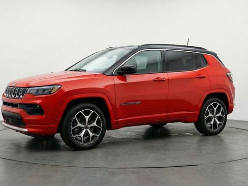 Used 2025 Jeep Compass Limited image 3