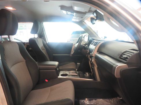 Used 2022 Toyota 4Runner SR5 AWD/4WD image 27