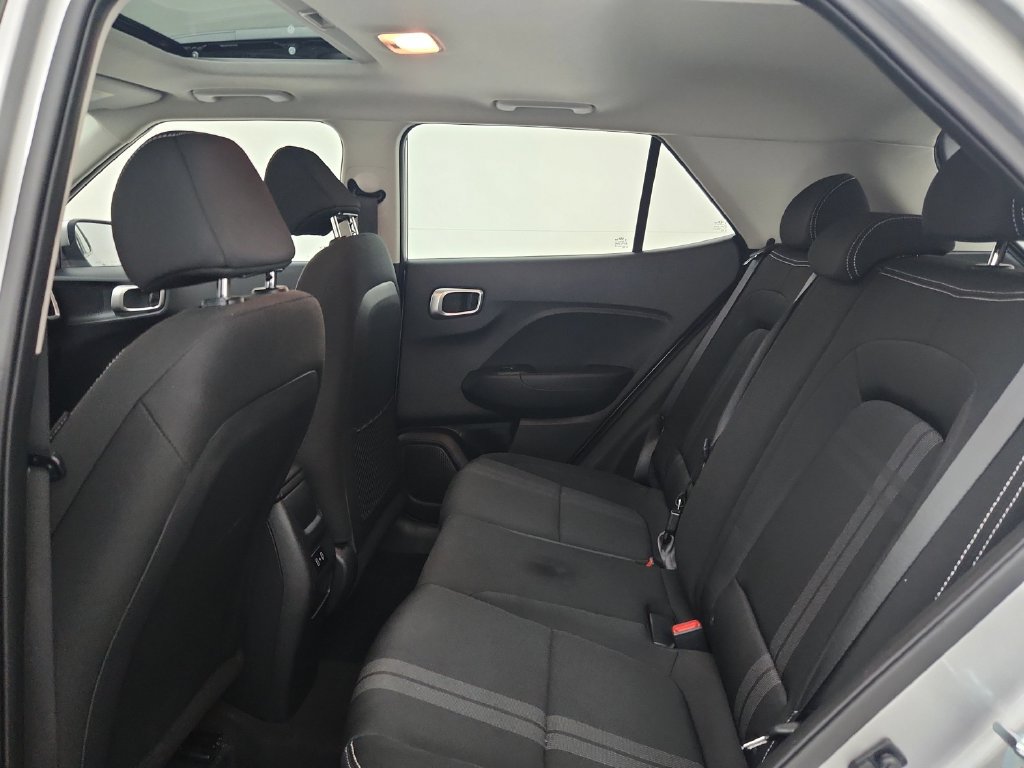 Used 2025 Hyundai Venue SEL FWD image 34
