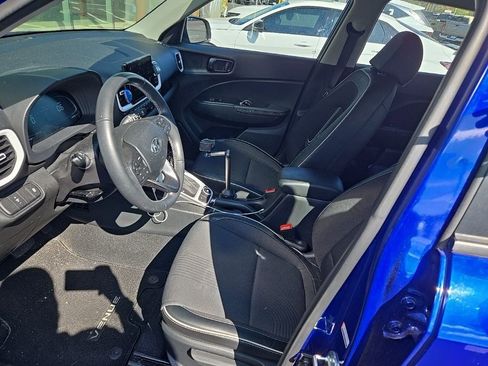 Certified 2023 Hyundai Venue Limited FWD image 17