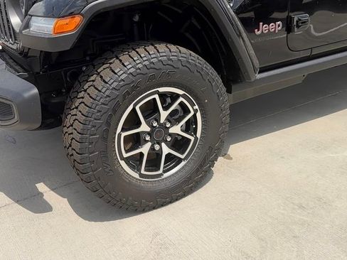 New 2026 Jeep Gladiator Rubicon w/ Steel Power Dome Hood Package AWD/4WD image 9