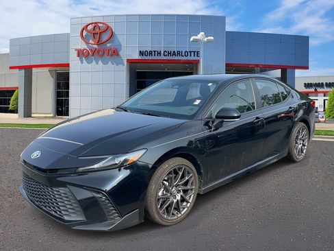 Used 2025 Toyota Camry SE w/ Convenience Package FWD image 5