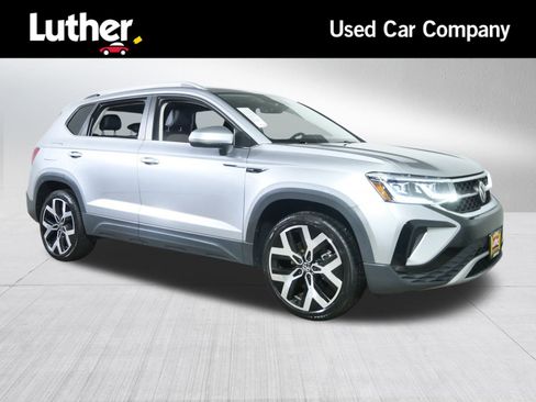 Used 2022 Volkswagen Taos SEL image 1