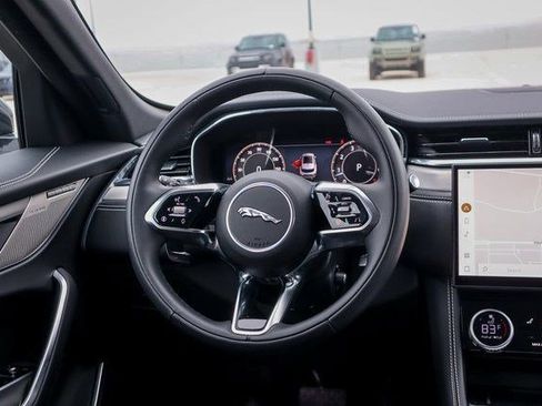 Used 2025 Jaguar F-PACE R-Dynamic S image 29