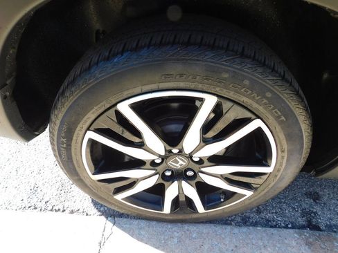 Used 2022 Honda Pilot Touring image 9