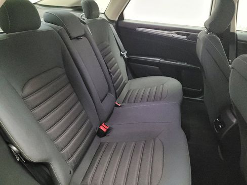 Used 2019 Ford Fusion SE FWD image 19