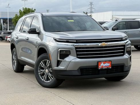 New 2026 Chevrolet Traverse LT w/ Driver Confidence Package FWD image 2