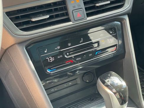 Certified 2025 Volkswagen Taos SE image 20