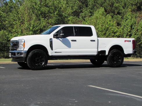 Used 2023 Ford F250 XLT w/ FX4 Off-Road Package image 3