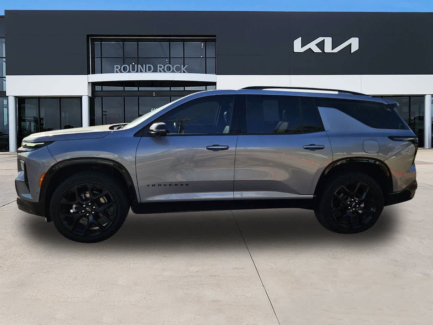 Used 2024 Chevrolet Traverse RS FWD image 3