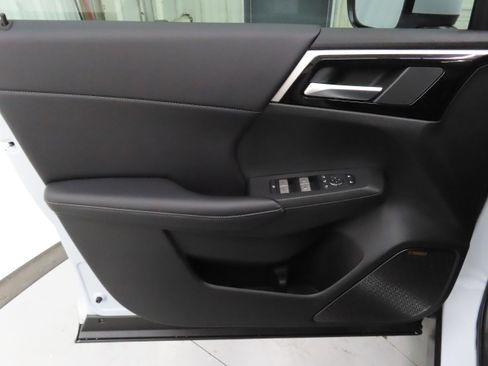 New 2026 Mitsubishi Outlander SE AWD/4WD image 10
