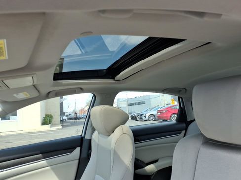 Used 2020 Honda Accord EX image 17