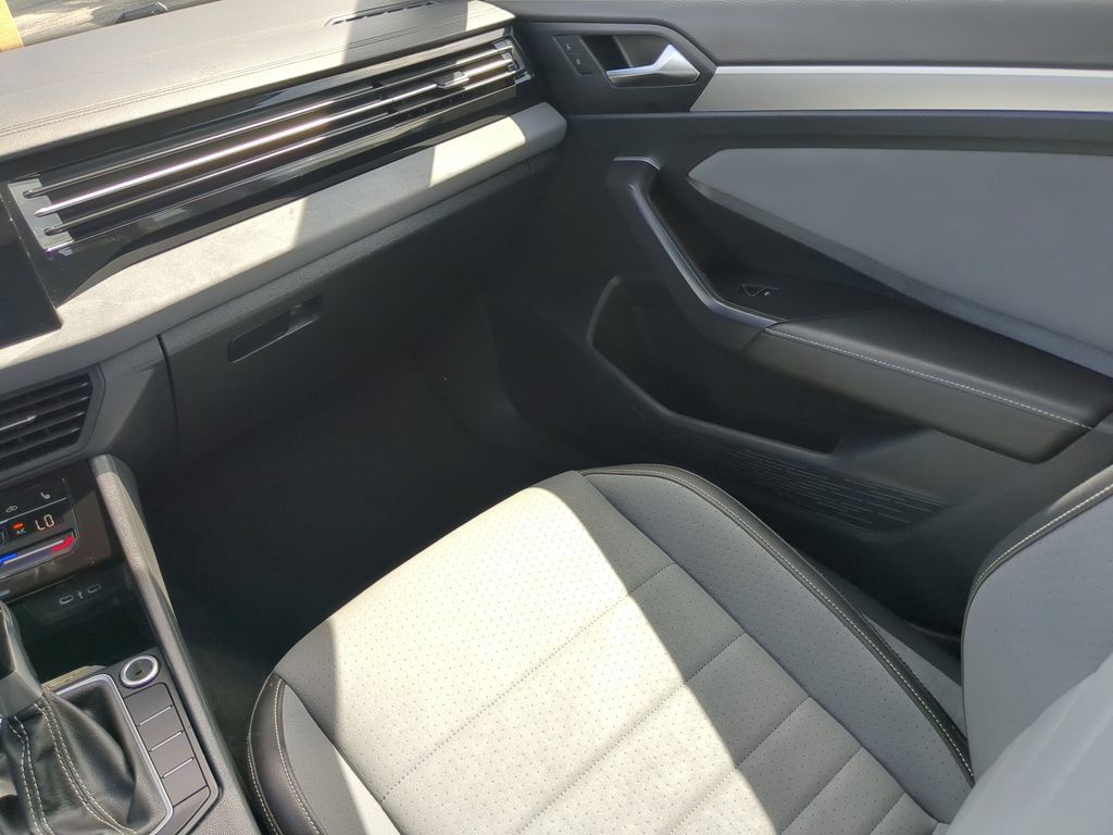 Used 2025 Volkswagen Jetta SE FWD image 15
