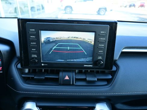 Used 2020 Toyota RAV4 LE image 27