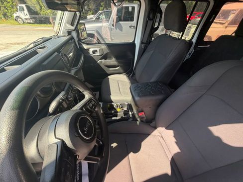 Used 2018 Jeep Wrangler Unlimited Sport AWD/4WD image 9