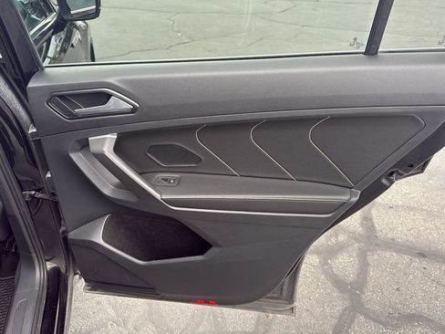 Used 2022 Volkswagen Tiguan SE image 29