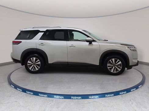 Used 2022 Nissan Pathfinder SL w/ Lighting Package (N92) AWD/4WD image 5