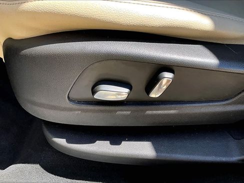 Used 2017 Cadillac XT5 FWD image 32
