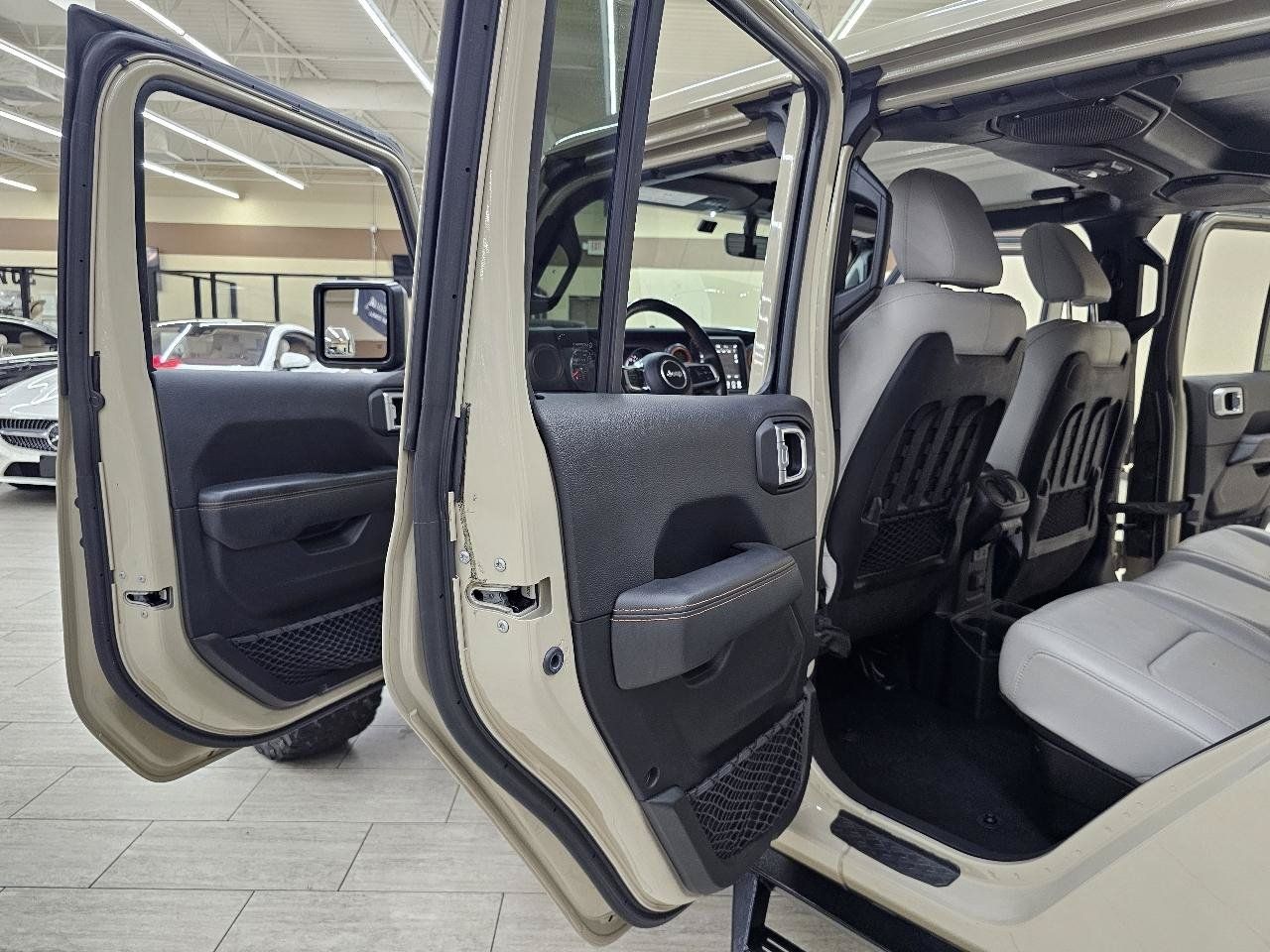 Used 2020 Jeep Gladiator Mojave AWD/4WD image 22