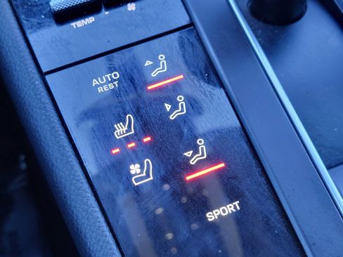 Used 2022 Porsche Macan image 33