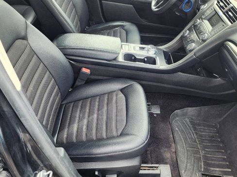 Used 2017 Ford Fusion SE w/ Equipment Group 201A image 11