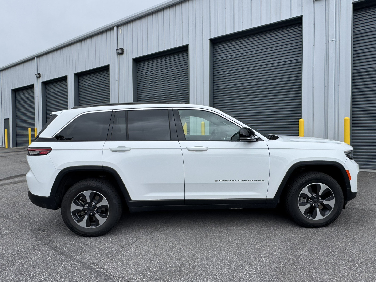 Used 2024 Jeep Grand Cherokee Limited 4xe AWD/4WD image 4