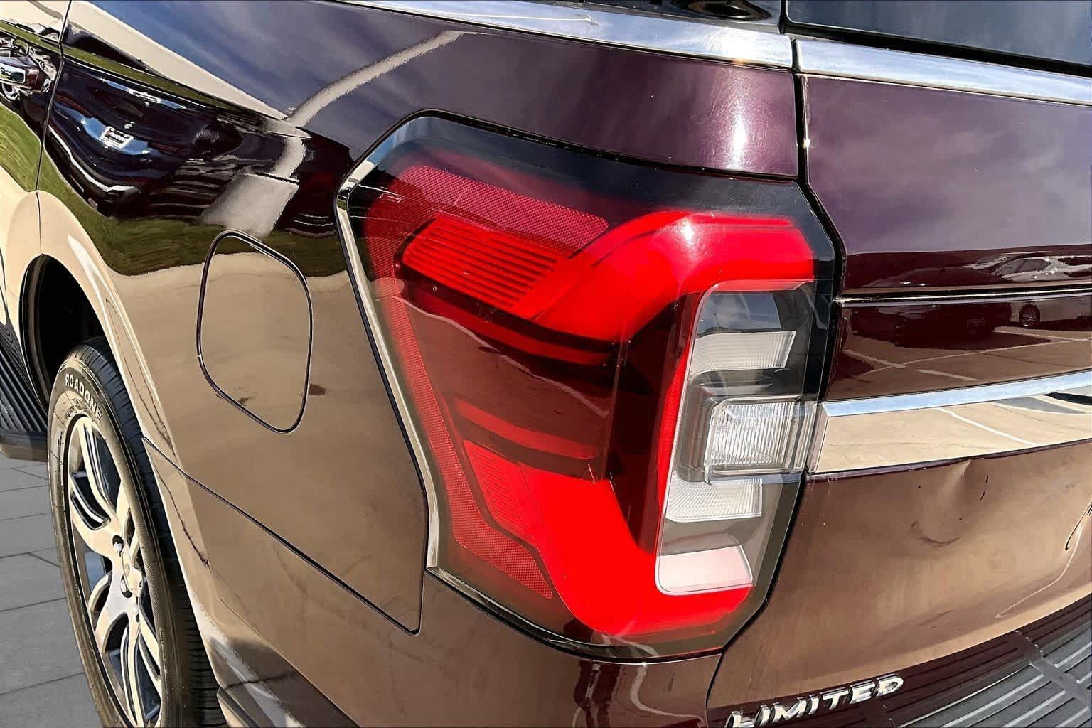 Used 2024 Ford Expedition Limited AWD/4WD image 28