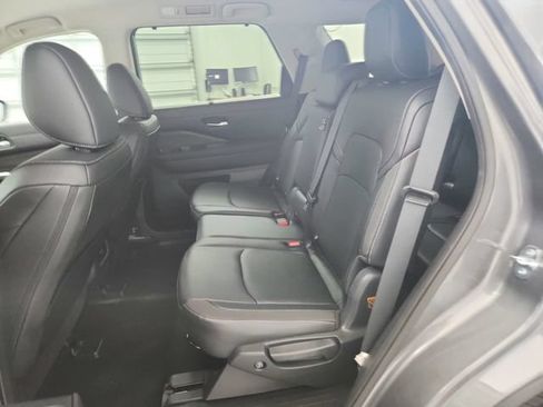 Used 2025 Nissan Pathfinder SL AWD/4WD image 33