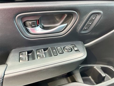 Used 2025 Honda Pilot EX-L image 17