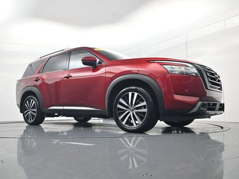 Used 2024 Nissan Pathfinder Platinum w/ Black Appearance Package AWD/4WD image 53