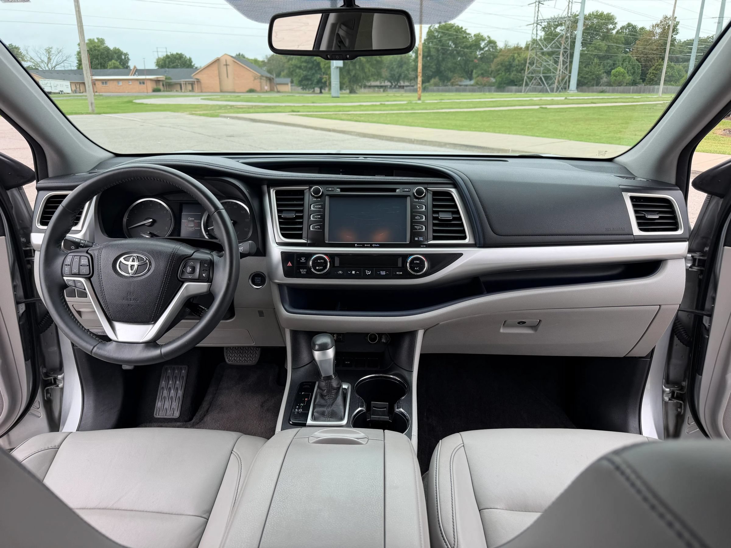Used 2016 Toyota Highlander XLE FWD image 16