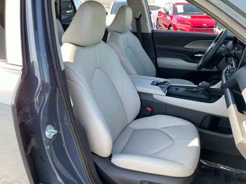 Used 2024 Toyota Grand Highlander AWD image 21
